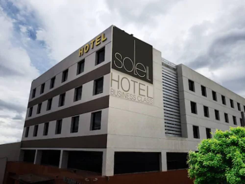 Hotel Soleil Business Class Celaya Селая Экстерьер фото