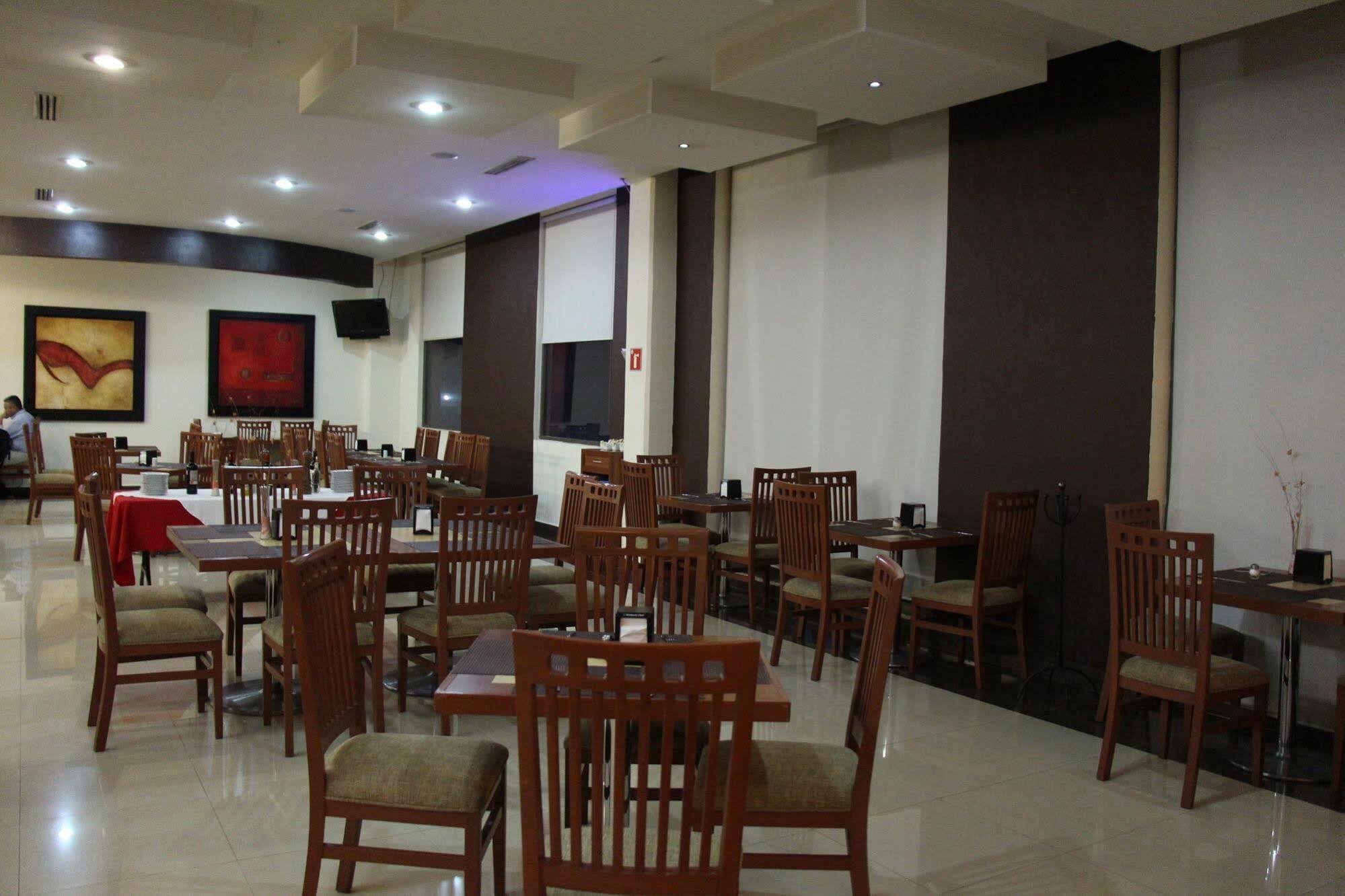 Hotel Soleil Business Class Celaya Экстерьер фото